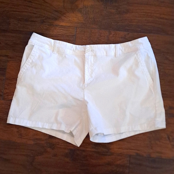 Liz Claiborne White 5 Inch Shorts In 